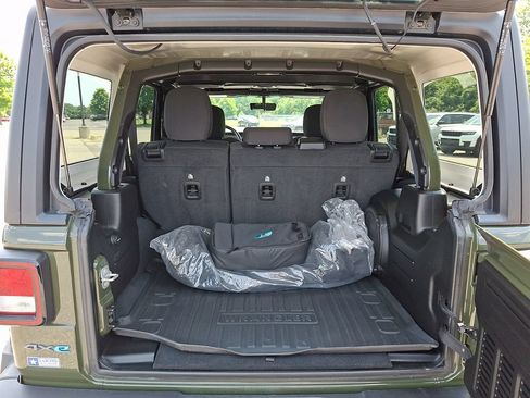 Used 2023 Jeep Wrangler Unlimited w/ Dual Top Group AWD/4WD image 31