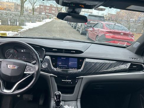 Used 2024 Cadillac XT6 Premium Luxury image 4