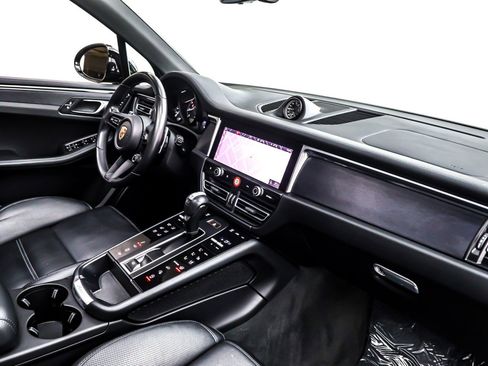 Used 2024 Porsche Macan GTS image 17