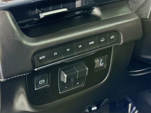 Used 2022 Cadillac Escalade ESV Sport Platinum w/ LPO, ONYX Package image 10