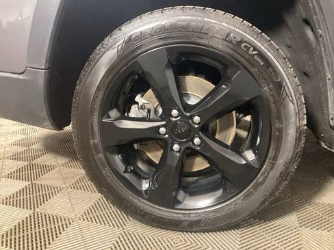 Used 2022 Jeep Grand Cherokee L Limited w/ Luxury Tech Group II image 25