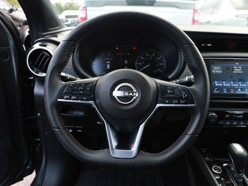 Used 2024 Nissan Kicks SR FWD image 11