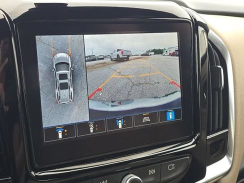 Used 2023 Chevrolet Traverse LT w/ LT Premium Package FWD image 31