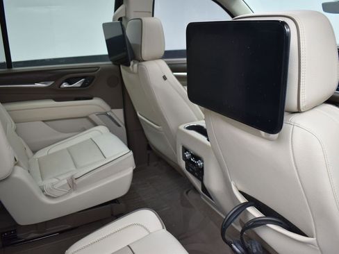 Used 2021 GMC Yukon Denali w/ Denali Premium Package image 23