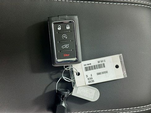 New 2025 Jeep Grand Cherokee Laredo X w/ Luxury Tech Group I RWD image 20