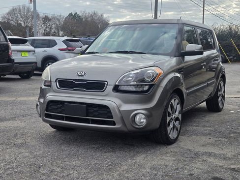 Used 2013 Kia Soul ! image 2