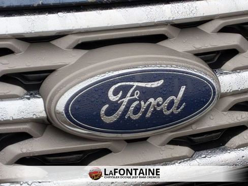 Used 2018 Ford Explorer XLT w/ Equipment Group 202A image 9