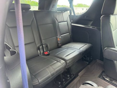 Used 2022 Chevrolet Suburban RST w/ Luxury Package RWD image 11