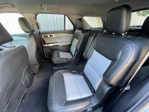 Used 2022 Ford Explorer XLT w/ Equipment Group 202A AWD/4WD image 26