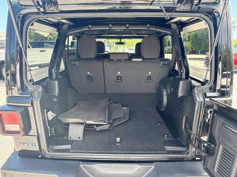 Used 2023 Jeep Wrangler Unlimited w/ Sun & Screen Package AWD/4WD image 30