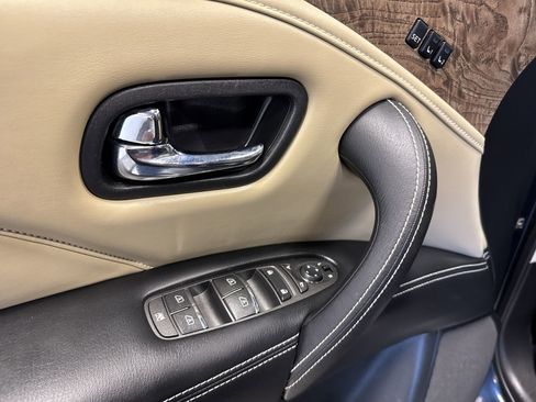 Used 2021 INFINITI QX80 Premium Select image 13