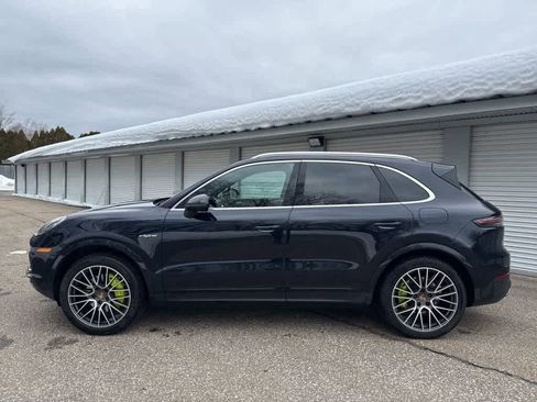 Used 2020 Porsche Cayenne E-Hybrid image 2