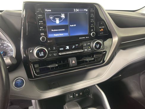 Used 2021 Toyota Highlander XLE AWD/4WD image 34
