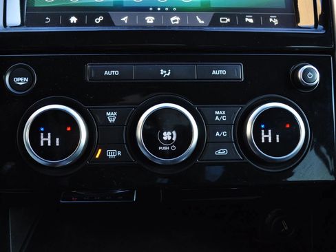 Used 2019 Land Rover Discovery HSE image 8