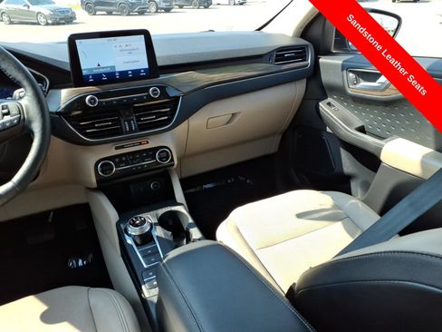 Used 2020 Ford Escape Titanium AWD/4WD image 16
