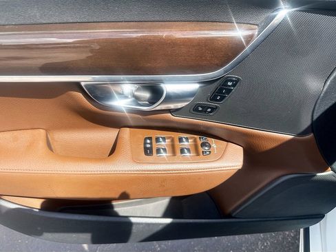 Used 2019 Volvo S90 T5 Momentum FWD image 19