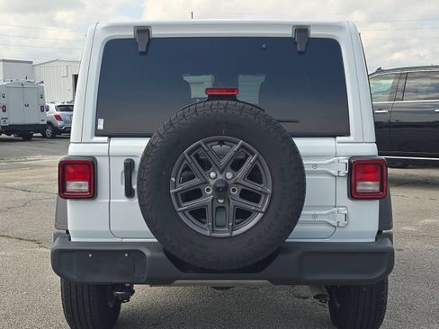 Used 2025 Jeep Wrangler Unlimited Sport AWD/4WD image 4