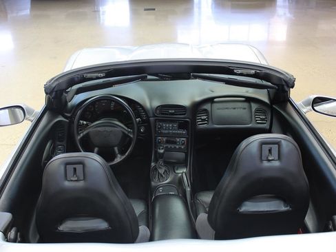 Used 2002 Chevrolet Corvette Convertible w/ Preferred Equipment Group1 image 35