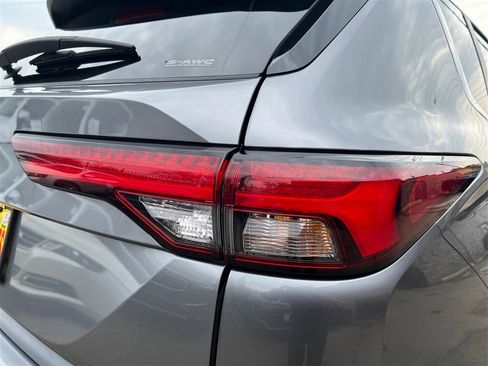 Used 2024 Mitsubishi Outlander SE AWD/4WD image 19