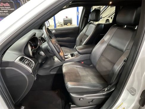Used 2020 Jeep Grand Cherokee Altitude image 17