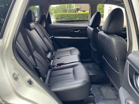 Used 2018 Nissan Rogue SL w/ Premium Package AWD/4WD image 37