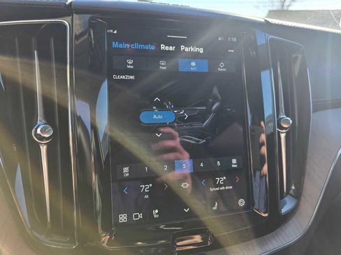 Certified 2025 Volvo XC60 B5 Ultra w/ Protection Package Premier image 27