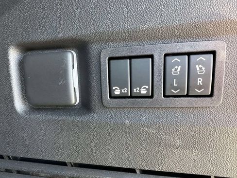 Used 2023 Chevrolet Tahoe Z71 w/ Z71 Off-Road Package AWD/4WD image 20
