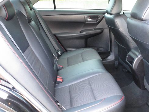 Used 2016 Toyota Camry SE image 15