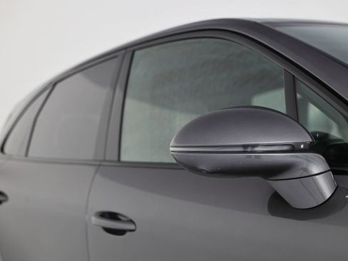 Used 2024 Porsche Cayenne AWD/4WD image 16
