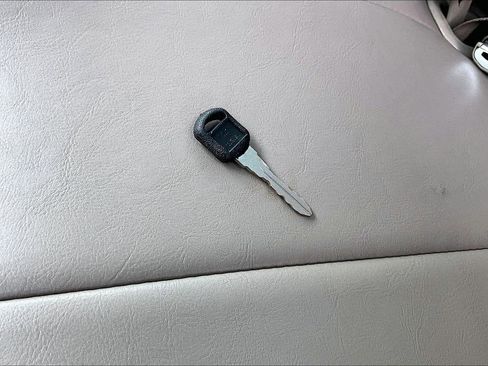 Used 1997 Chevrolet Silverado 1500 2WD Regular Cab image 32