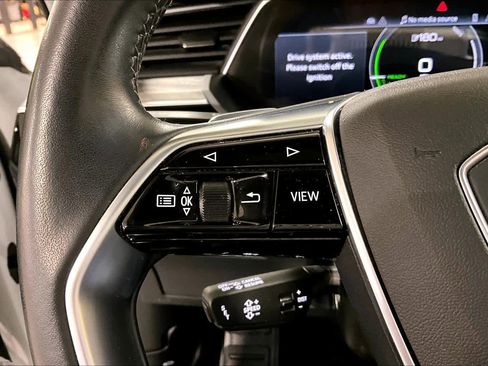 Certified 2022 Audi e-tron Premium image 23