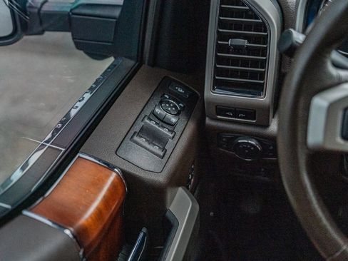 Certified 2020 Ford F250 King Ranch w/ Chrome Package image 32