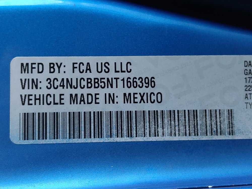 Used 2022 Jeep Compass Latitude w/ Mopar Graphics Package FWD image 33