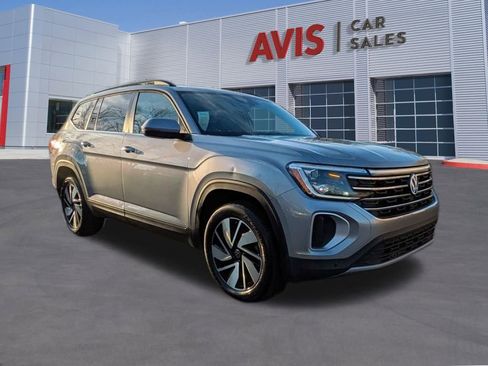 Used 2025 Volkswagen Atlas SE image 3