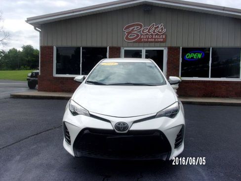 Used 2018 Toyota Corolla SE FWD image 2