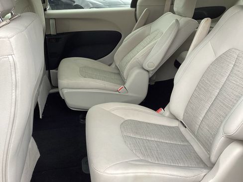 Used 2018 Chrysler Pacifica Touring Plus image 23