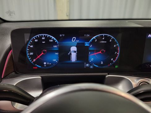 Used 2022 Mercedes-Benz GLB 250 4MATIC w/ Premium Package Lite image 26