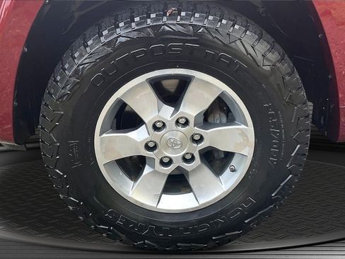 Used 2011 Toyota 4Runner SR5 w/ Convenience Pkg image 34