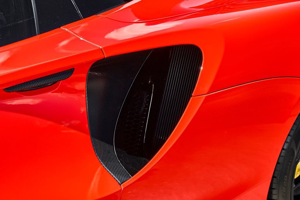 Used 2025 McLaren Artura Spider RWD image 11