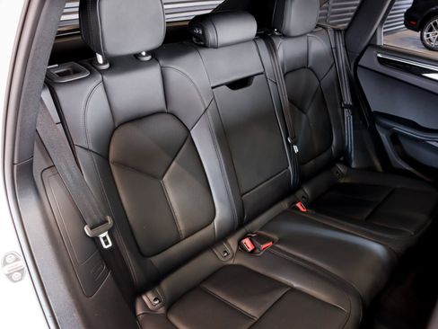 Certified 2026 Porsche Macan AWD/4WD image 6