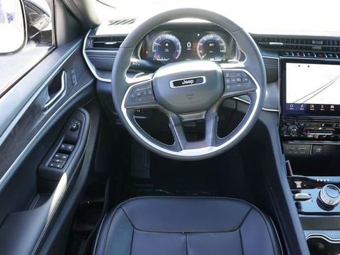 New 2025 Jeep Grand Cherokee Limited w/ Black Appearance Package image 14