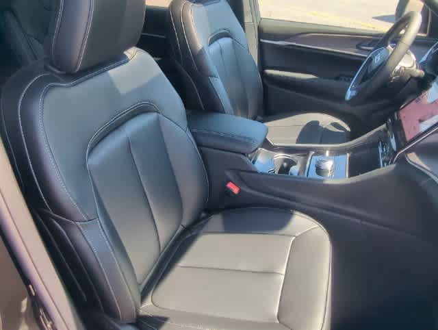 Certified 2025 Jeep Grand Cherokee L Limited w/ Black Appearance Package AWD/4WD image 26