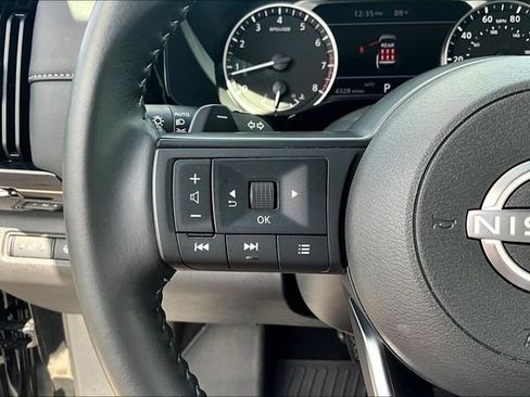 Used 2025 Nissan Pathfinder SV AWD/4WD image 11