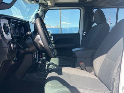 Used 2025 Jeep Wrangler Unlimited Sahara AWD/4WD image 21