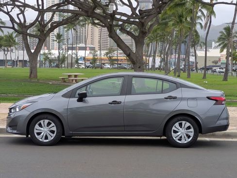 Used 2024 Nissan Versa S FWD image 2