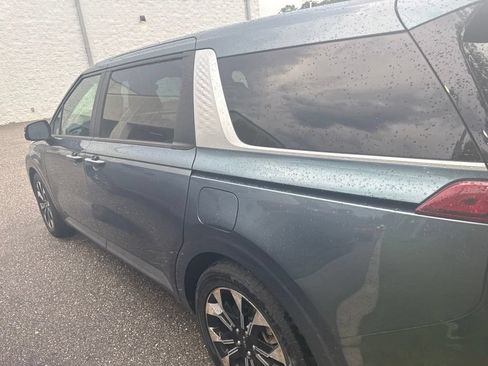 Used 2022 Kia Carnival EX FWD image 12