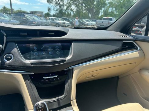 Used 2019 Cadillac XT5 AWD image 13