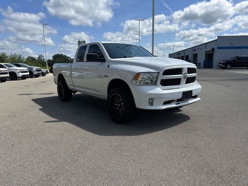 Used 2018 RAM 1500 Express w/ Express Value Package AWD/4WD image 9