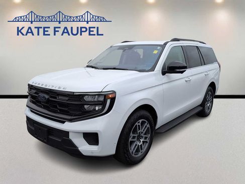 Certified 2025 Ford Expedition Active AWD/4WD image 3