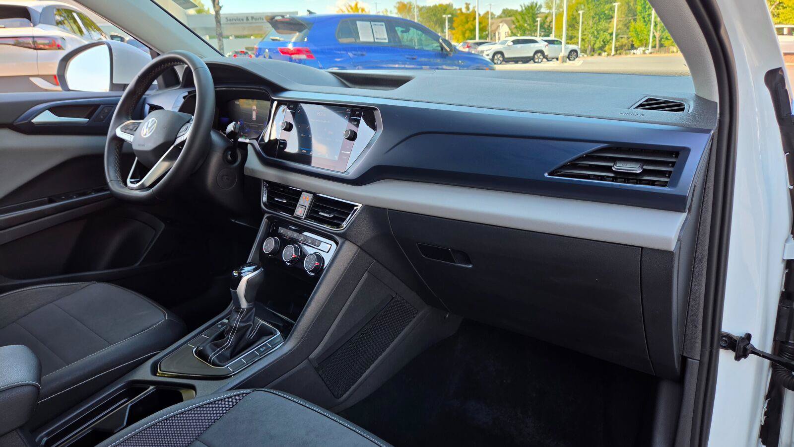 Certified 2023 Volkswagen Taos SE w/ Panoramic Sunroof Package FWD image 49